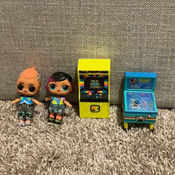 LOL Doll Retro Playset - Picture 3 of 3